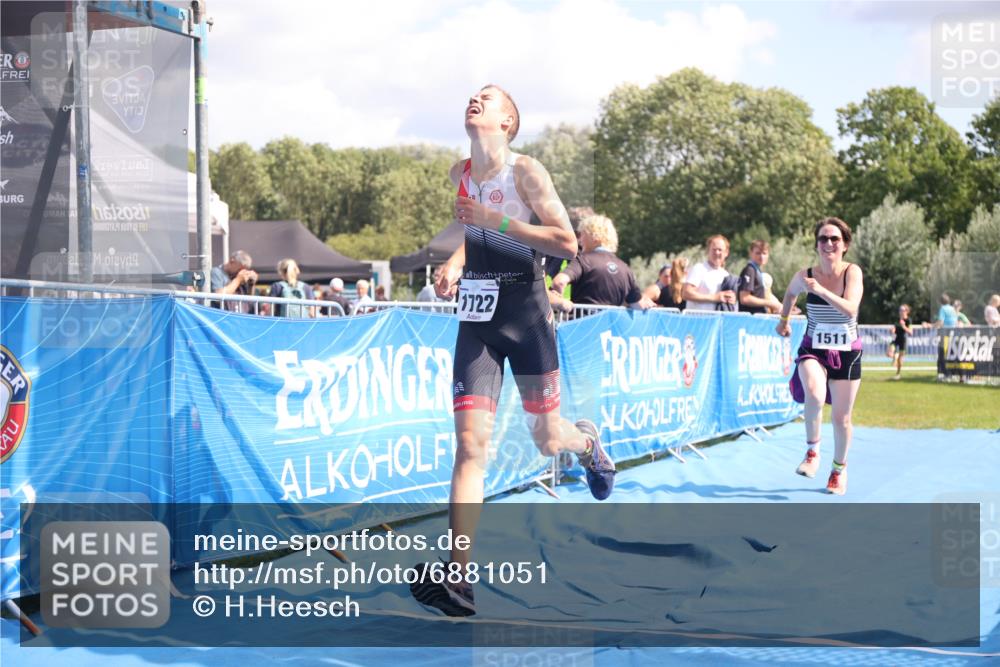 25.08.2024 - Elbe Triathlon Hamburg H.Heesch http://msf.ph/oto/6881051 25.08.2024 12:28:14 Ziel 1511, 1722, 1734 meine-sportfotos.de