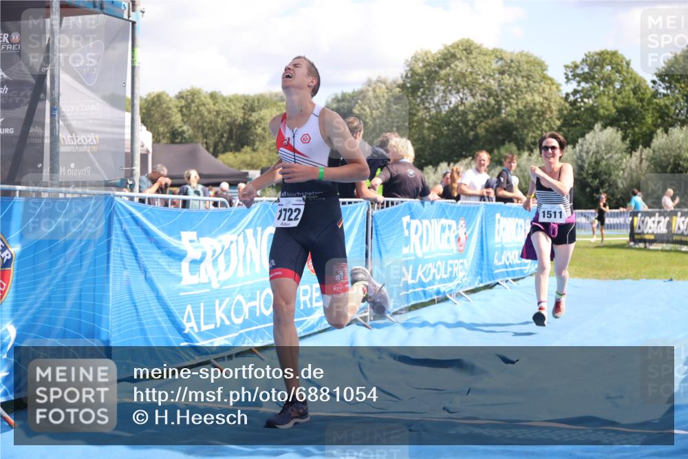 25.08.2024 - Elbe Triathlon Hamburg H.Heesch http://msf.ph/oto/6881054 25.08.2024 12:28:14 Ziel 1511, 1722, 1734 meine-sportfotos.de