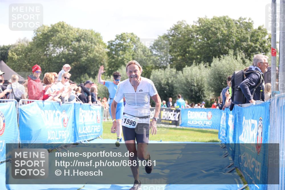 25.08.2024 - Elbe Triathlon Hamburg H.Heesch http://msf.ph/oto/6881061 25.08.2024 11:55:59 Ziel 690, 777, 1599 meine-sportfotos.de
