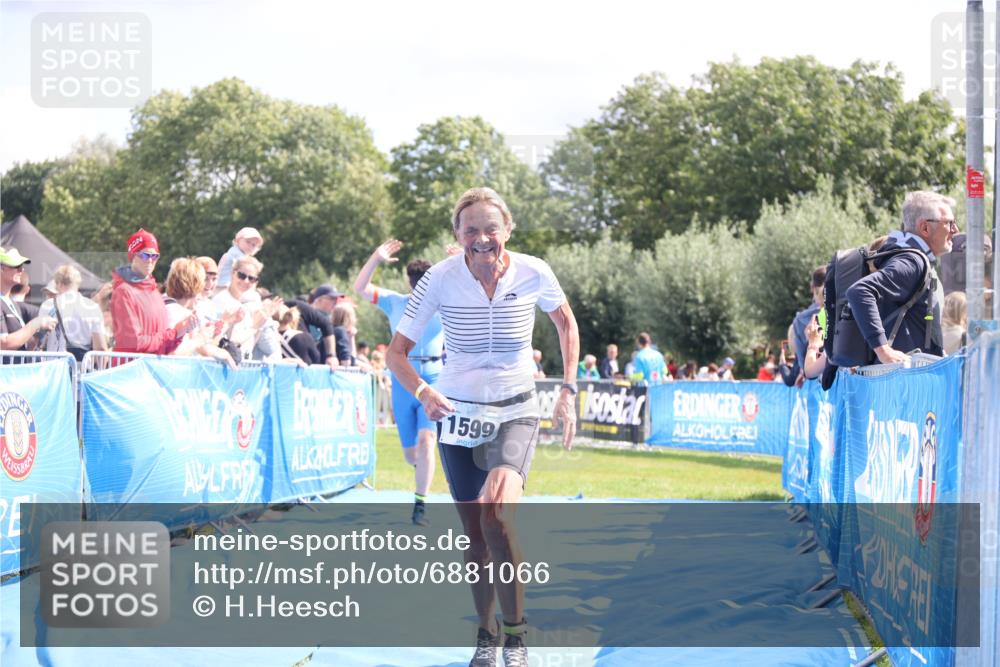 25.08.2024 - Elbe Triathlon Hamburg H.Heesch http://msf.ph/oto/6881066 25.08.2024 11:55:59 Ziel 690, 777, 1599 meine-sportfotos.de