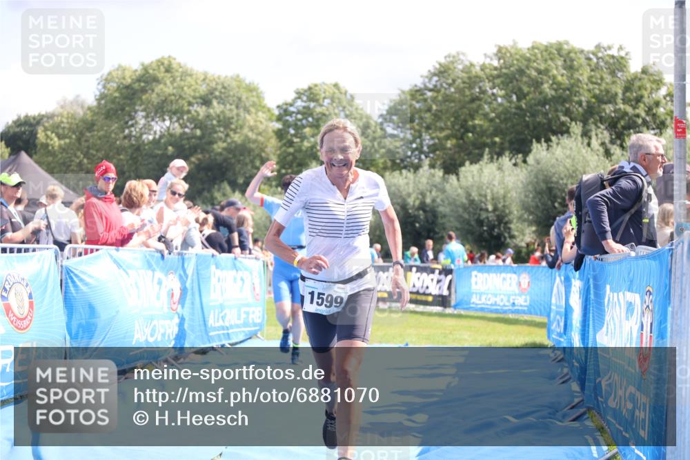 25.08.2024 - Elbe Triathlon Hamburg H.Heesch http://msf.ph/oto/6881070 25.08.2024 11:55:59 Ziel 690, 777, 1599 meine-sportfotos.de