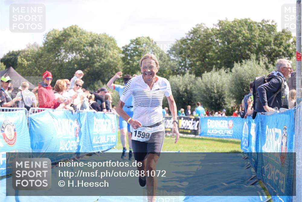 25.08.2024 - Elbe Triathlon Hamburg H.Heesch http://msf.ph/oto/6881072 25.08.2024 11:55:59 Ziel 690, 777, 1599 meine-sportfotos.de