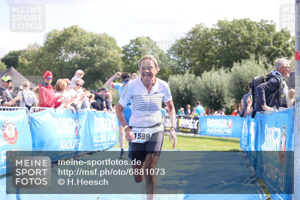 25.08.2024 - Elbe Triathlon Hamburg H.Heesch http://msf.ph/oto/6881073 25.08.2024 11:55:59 Ziel 690, 777, 1599 meine-sportfotos.de