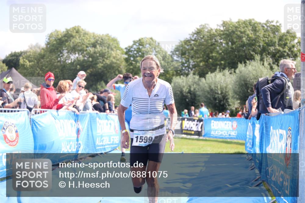 25.08.2024 - Elbe Triathlon Hamburg H.Heesch http://msf.ph/oto/6881075 25.08.2024 11:55:59 Ziel 690, 777, 1599 meine-sportfotos.de