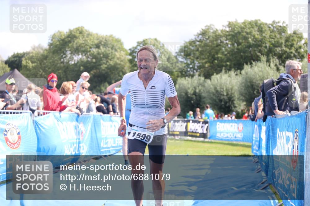 25.08.2024 - Elbe Triathlon Hamburg H.Heesch http://msf.ph/oto/6881079 25.08.2024 11:55:59 Ziel 690, 777, 1599 meine-sportfotos.de