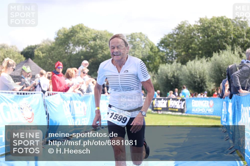 25.08.2024 - Elbe Triathlon Hamburg H.Heesch http://msf.ph/oto/6881081 25.08.2024 11:55:59 Ziel 690, 777, 1599 meine-sportfotos.de