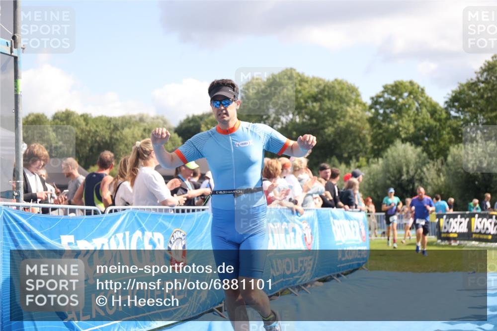 25.08.2024 - Elbe Triathlon Hamburg H.Heesch http://msf.ph/oto/6881101 25.08.2024 11:56:01 Ziel 525, 690, 777, 1599 meine-sportfotos.de
