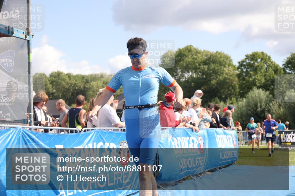 25.08.2024 - Elbe Triathlon Hamburg H.Heesch http://msf.ph/oto/6881107 25.08.2024 11:56:01 Ziel 525, 690, 777, 1599 meine-sportfotos.de