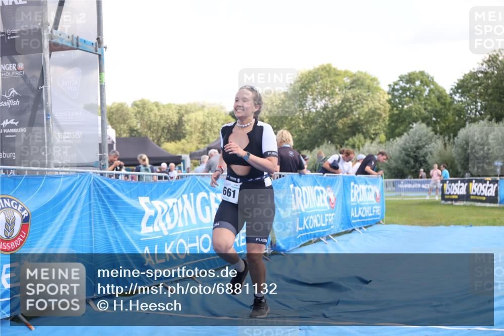 25.08.2024 - Elbe Triathlon Hamburg H.Heesch http://msf.ph/oto/6881132 25.08.2024 12:28:30 Ziel 1661, 1664 meine-sportfotos.de