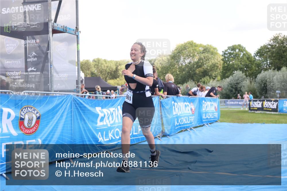 25.08.2024 - Elbe Triathlon Hamburg H.Heesch http://msf.ph/oto/6881136 25.08.2024 12:28:30 Ziel 1661, 1664 meine-sportfotos.de