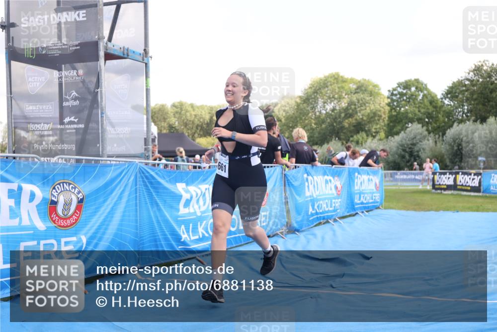 25.08.2024 - Elbe Triathlon Hamburg H.Heesch http://msf.ph/oto/6881138 25.08.2024 12:28:30 Ziel 1661, 1664 meine-sportfotos.de