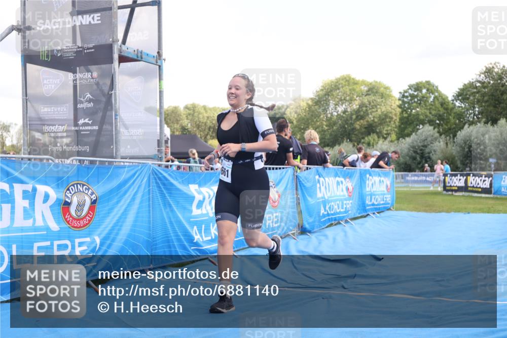 25.08.2024 - Elbe Triathlon Hamburg H.Heesch http://msf.ph/oto/6881140 25.08.2024 12:28:30 Ziel 1661, 1664 meine-sportfotos.de