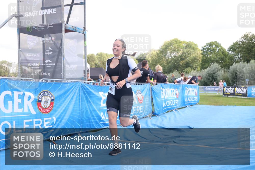 25.08.2024 - Elbe Triathlon Hamburg H.Heesch http://msf.ph/oto/6881142 25.08.2024 12:28:30 Ziel 1661, 1664 meine-sportfotos.de