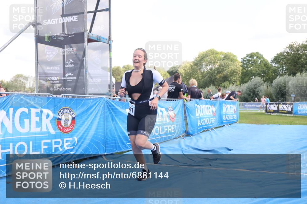 25.08.2024 - Elbe Triathlon Hamburg H.Heesch http://msf.ph/oto/6881144 25.08.2024 12:28:30 Ziel 1661, 1664 meine-sportfotos.de
