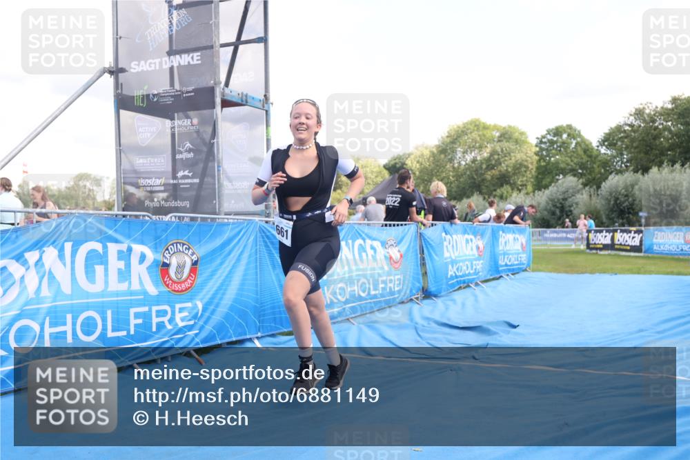 25.08.2024 - Elbe Triathlon Hamburg H.Heesch http://msf.ph/oto/6881149 25.08.2024 12:28:30 Ziel 1661, 1664 meine-sportfotos.de