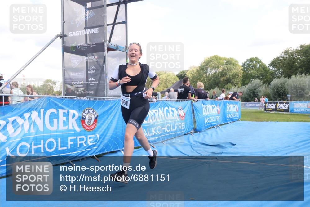 25.08.2024 - Elbe Triathlon Hamburg H.Heesch http://msf.ph/oto/6881151 25.08.2024 12:28:30 Ziel 1661, 1664 meine-sportfotos.de