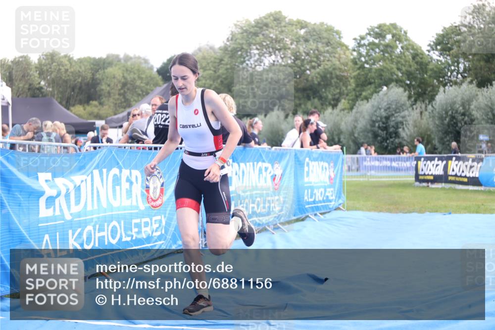 25.08.2024 - Elbe Triathlon Hamburg H.Heesch http://msf.ph/oto/6881156 25.08.2024 12:28:43 Ziel 1648 meine-sportfotos.de