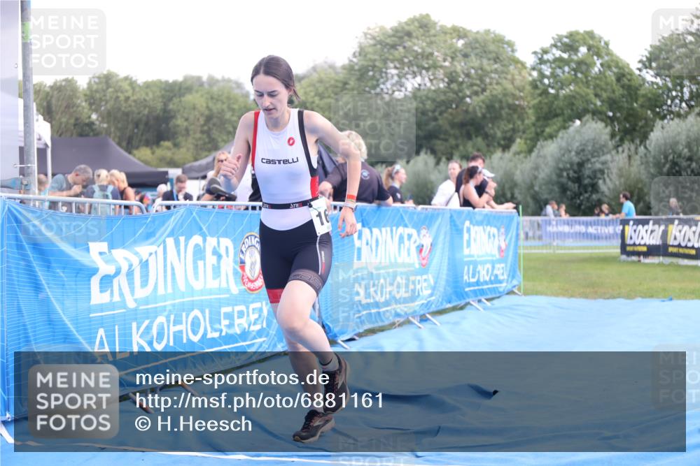 25.08.2024 - Elbe Triathlon Hamburg H.Heesch http://msf.ph/oto/6881161 25.08.2024 12:28:43 Ziel 1648 meine-sportfotos.de