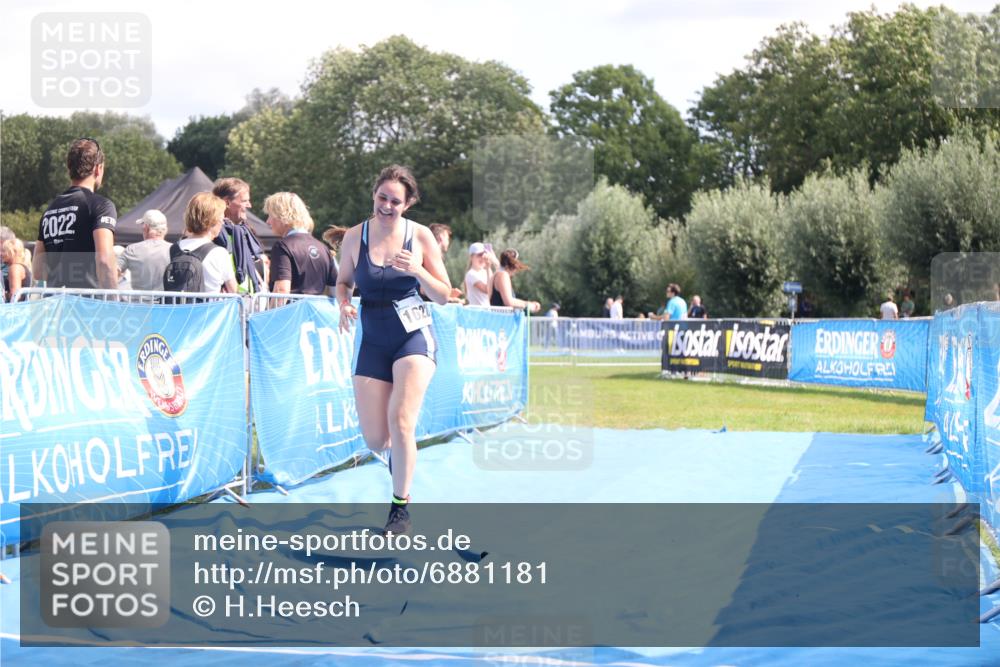 25.08.2024 - Elbe Triathlon Hamburg H.Heesch http://msf.ph/oto/6881181 25.08.2024 12:29:15 Ziel 1622 meine-sportfotos.de