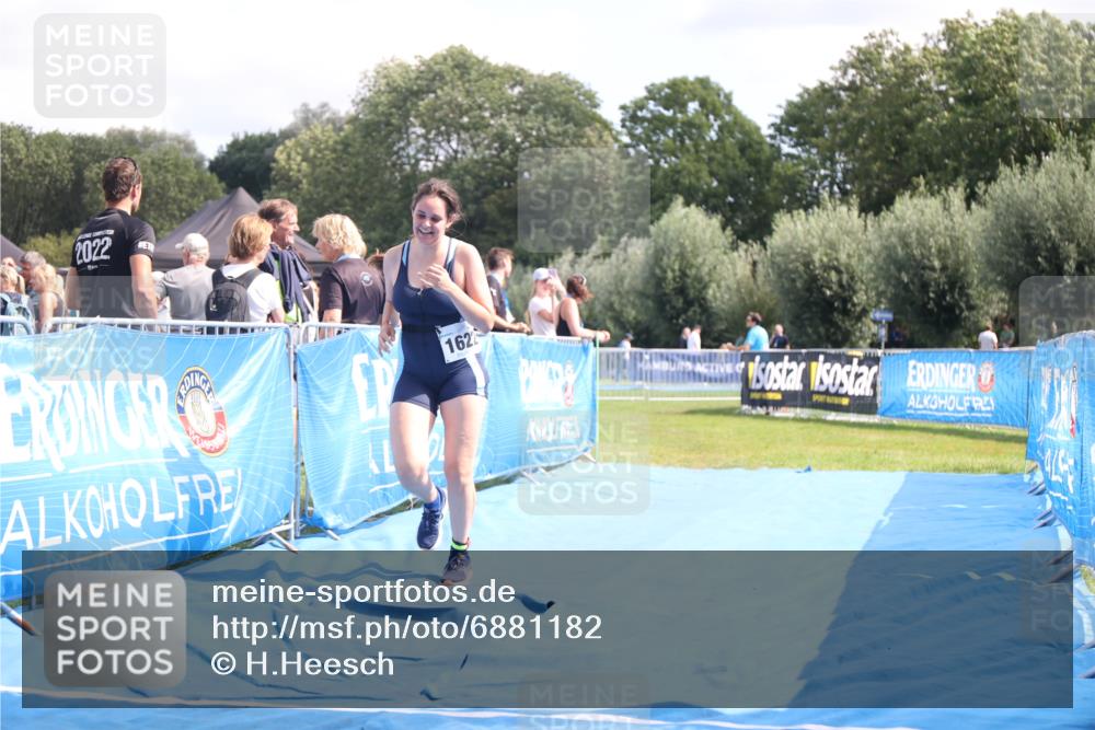 25.08.2024 - Elbe Triathlon Hamburg H.Heesch http://msf.ph/oto/6881182 25.08.2024 12:29:15 Ziel 1622 meine-sportfotos.de