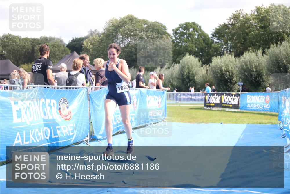 25.08.2024 - Elbe Triathlon Hamburg H.Heesch http://msf.ph/oto/6881186 25.08.2024 12:29:15 Ziel 1622 meine-sportfotos.de