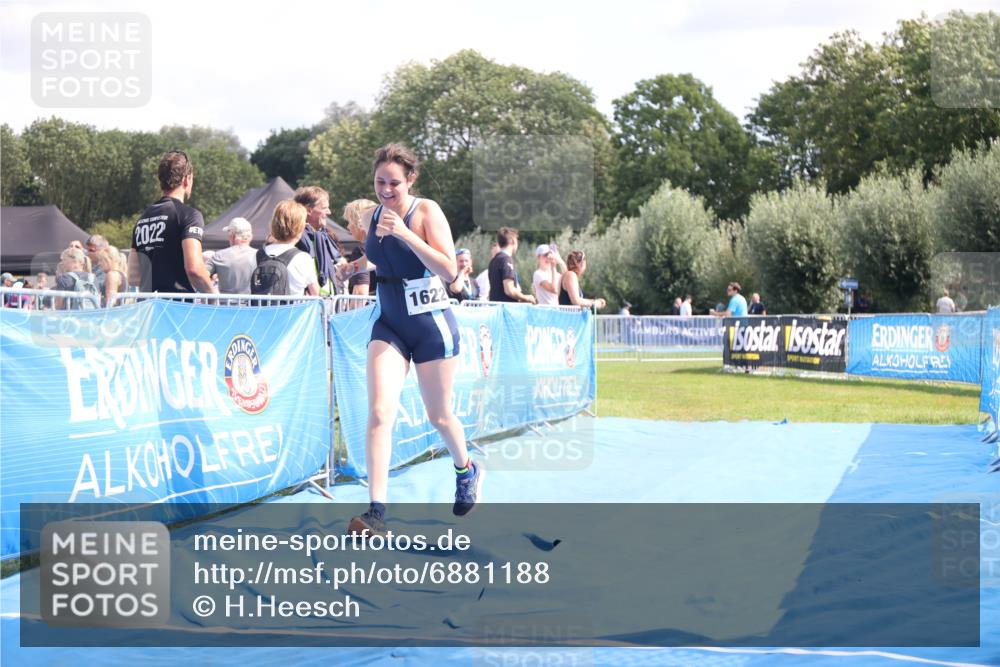 25.08.2024 - Elbe Triathlon Hamburg H.Heesch http://msf.ph/oto/6881188 25.08.2024 12:29:15 Ziel 1622 meine-sportfotos.de
