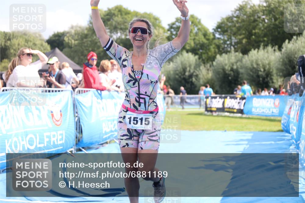 25.08.2024 - Elbe Triathlon Hamburg H.Heesch http://msf.ph/oto/6881189 25.08.2024 11:56:14 Ziel 457, 525, 1515 meine-sportfotos.de
