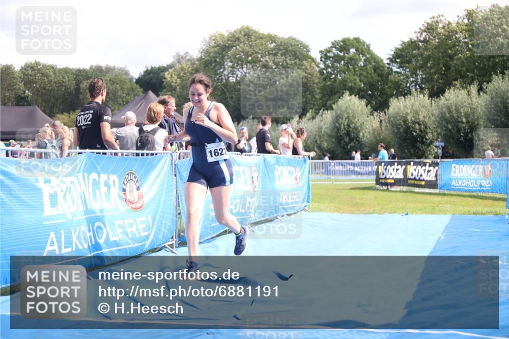 25.08.2024 - Elbe Triathlon Hamburg H.Heesch http://msf.ph/oto/6881191 25.08.2024 12:29:15 Ziel 1622 meine-sportfotos.de