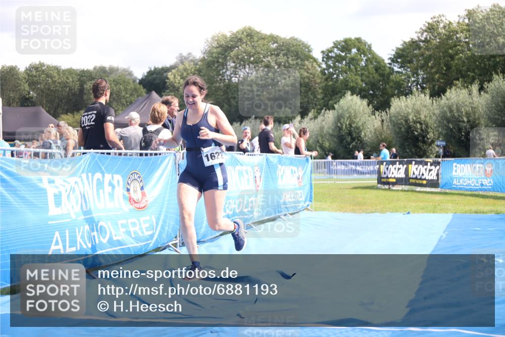 25.08.2024 - Elbe Triathlon Hamburg H.Heesch http://msf.ph/oto/6881193 25.08.2024 12:29:15 Ziel 1622 meine-sportfotos.de