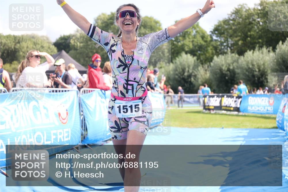 25.08.2024 - Elbe Triathlon Hamburg H.Heesch http://msf.ph/oto/6881195 25.08.2024 11:56:14 Ziel 457, 525, 1515 meine-sportfotos.de