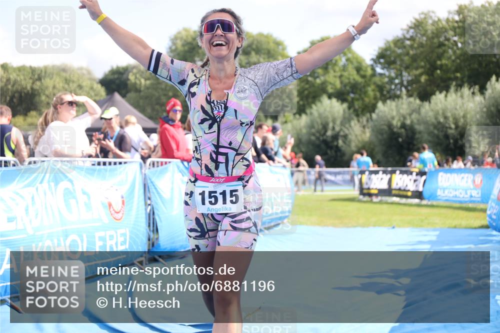 25.08.2024 - Elbe Triathlon Hamburg H.Heesch http://msf.ph/oto/6881196 25.08.2024 11:56:14 Ziel 457, 525, 1515 meine-sportfotos.de