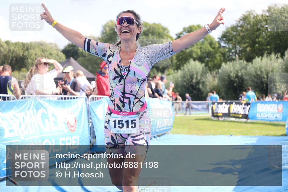 25.08.2024 - Elbe Triathlon Hamburg H.Heesch http://msf.ph/oto/6881198 25.08.2024 11:56:14 Ziel 457, 525, 1515 meine-sportfotos.de