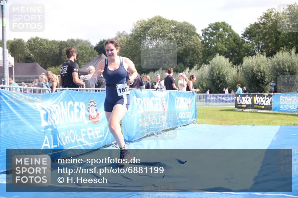 25.08.2024 - Elbe Triathlon Hamburg H.Heesch http://msf.ph/oto/6881199 25.08.2024 12:29:16 Ziel 1622 meine-sportfotos.de