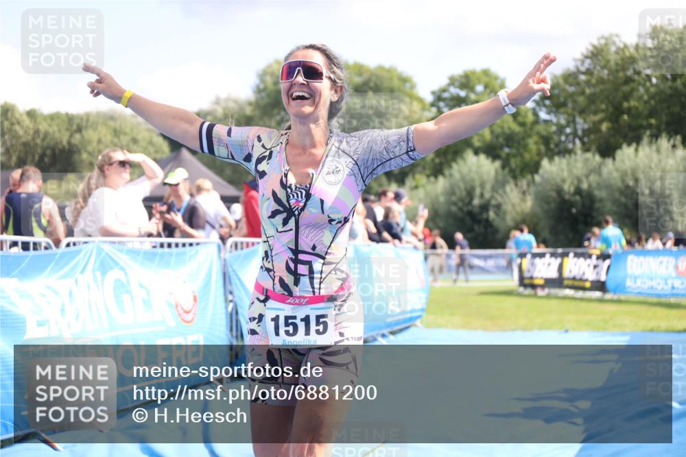 25.08.2024 - Elbe Triathlon Hamburg H.Heesch http://msf.ph/oto/6881200 25.08.2024 11:56:14 Ziel 457, 525, 1515 meine-sportfotos.de