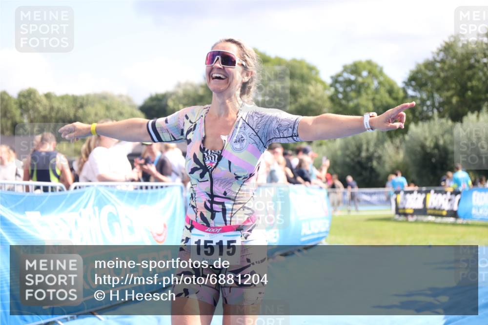 25.08.2024 - Elbe Triathlon Hamburg H.Heesch http://msf.ph/oto/6881204 25.08.2024 11:56:14 Ziel 457, 525, 1515 meine-sportfotos.de