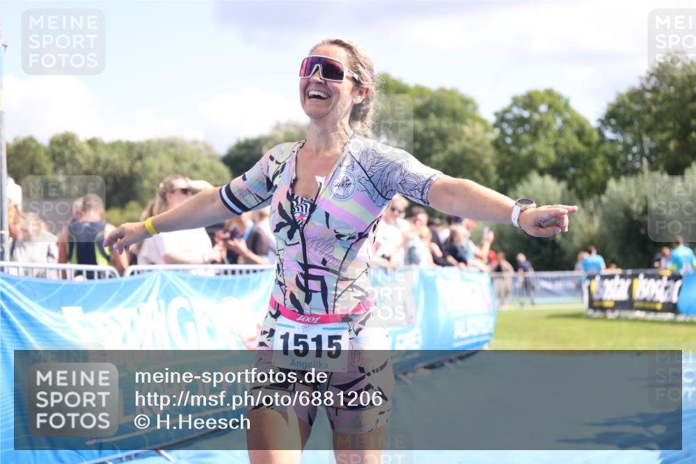 25.08.2024 - Elbe Triathlon Hamburg H.Heesch http://msf.ph/oto/6881206 25.08.2024 11:56:14 Ziel 457, 525, 1515 meine-sportfotos.de