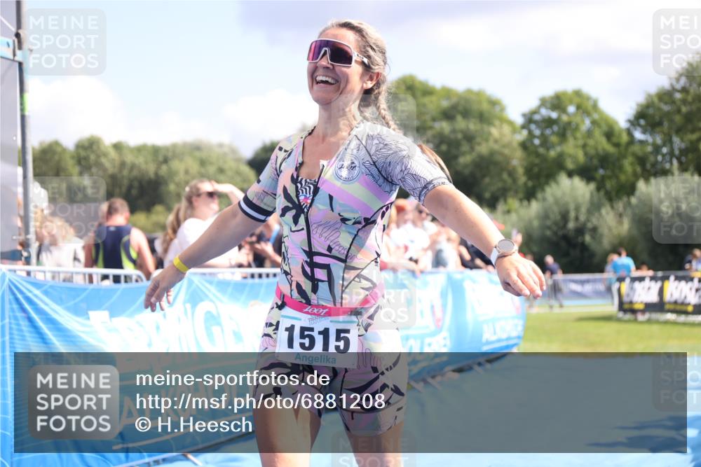 25.08.2024 - Elbe Triathlon Hamburg H.Heesch http://msf.ph/oto/6881208 25.08.2024 11:56:14 Ziel 457, 525, 1515 meine-sportfotos.de