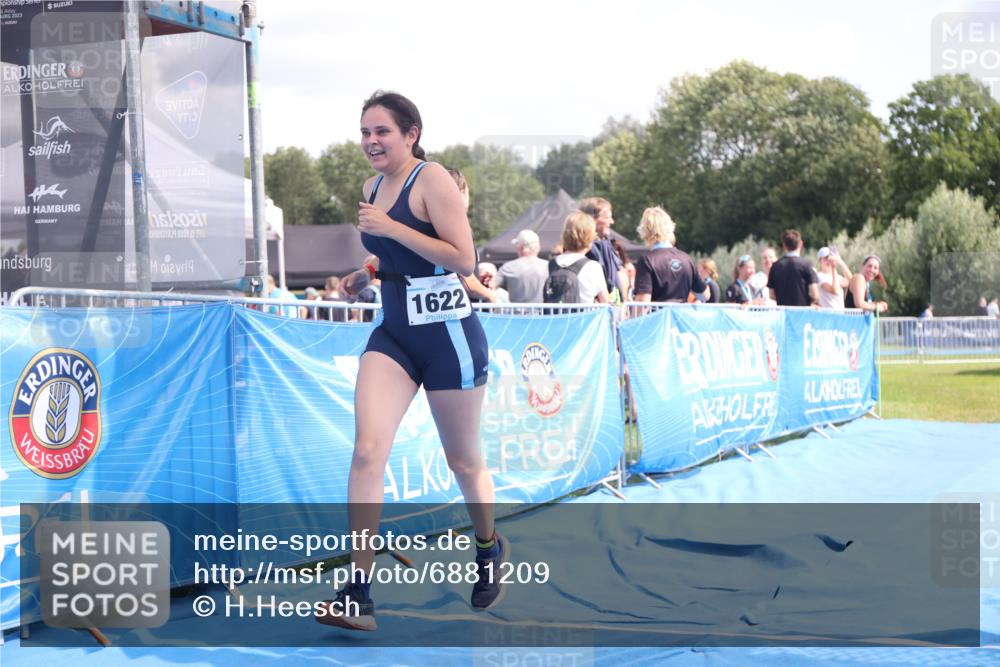 25.08.2024 - Elbe Triathlon Hamburg H.Heesch http://msf.ph/oto/6881209 25.08.2024 12:29:16 Ziel 1622 meine-sportfotos.de
