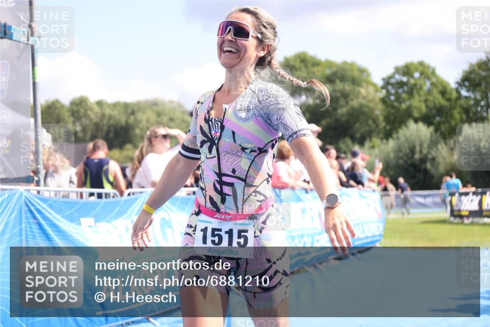 25.08.2024 - Elbe Triathlon Hamburg H.Heesch http://msf.ph/oto/6881210 25.08.2024 11:56:14 Ziel 457, 525, 1515 meine-sportfotos.de