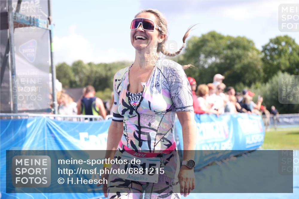 25.08.2024 - Elbe Triathlon Hamburg H.Heesch http://msf.ph/oto/6881215 25.08.2024 11:56:14 Ziel 457, 525, 1515 meine-sportfotos.de