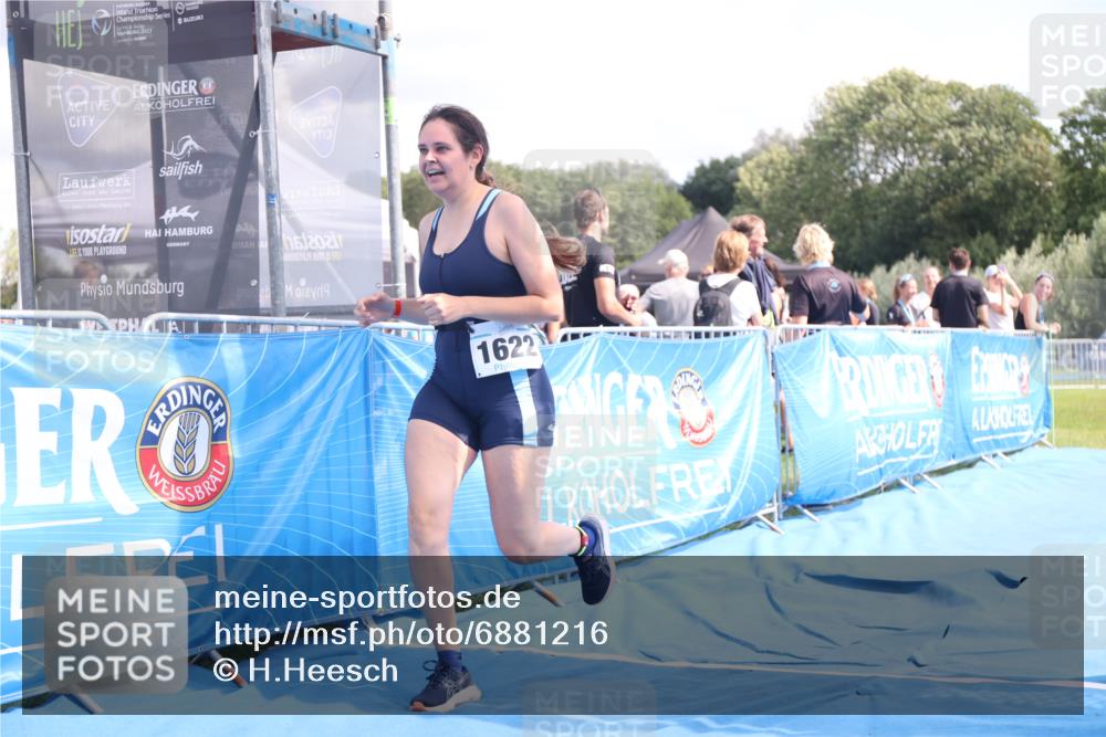 25.08.2024 - Elbe Triathlon Hamburg H.Heesch http://msf.ph/oto/6881216 25.08.2024 12:29:16 Ziel 1622 meine-sportfotos.de