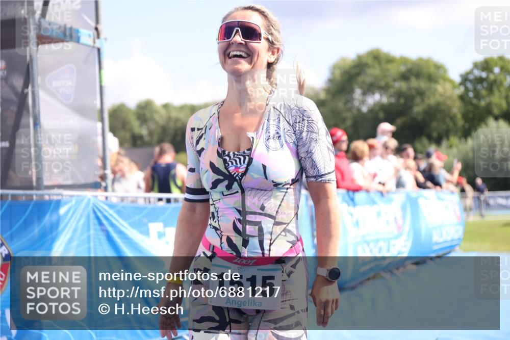 25.08.2024 - Elbe Triathlon Hamburg H.Heesch http://msf.ph/oto/6881217 25.08.2024 11:56:14 Ziel 457, 525, 1515 meine-sportfotos.de