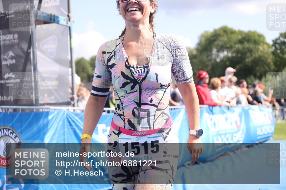 25.08.2024 - Elbe Triathlon Hamburg H.Heesch http://msf.ph/oto/6881221 25.08.2024 11:56:14 Ziel 457, 525, 1515 meine-sportfotos.de