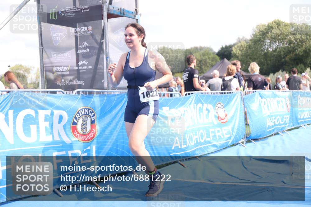 25.08.2024 - Elbe Triathlon Hamburg H.Heesch http://msf.ph/oto/6881222 25.08.2024 12:29:16 Ziel 1622 meine-sportfotos.de