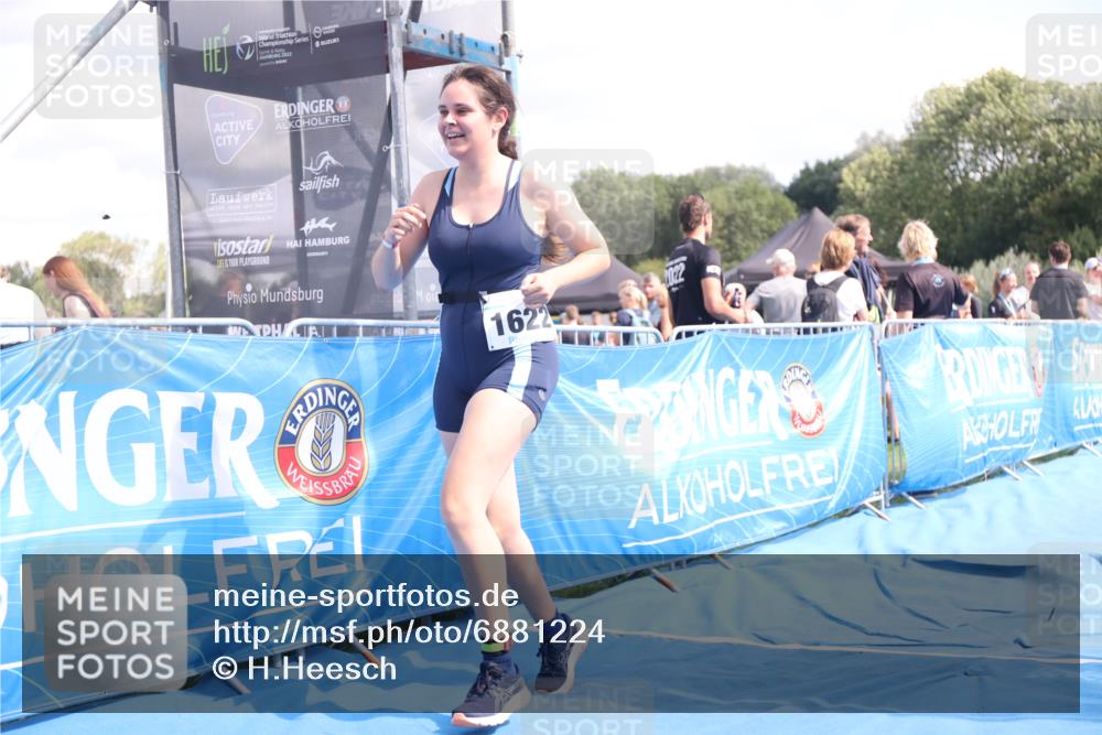 25.08.2024 - Elbe Triathlon Hamburg H.Heesch http://msf.ph/oto/6881224 25.08.2024 12:29:16 Ziel 1622 meine-sportfotos.de