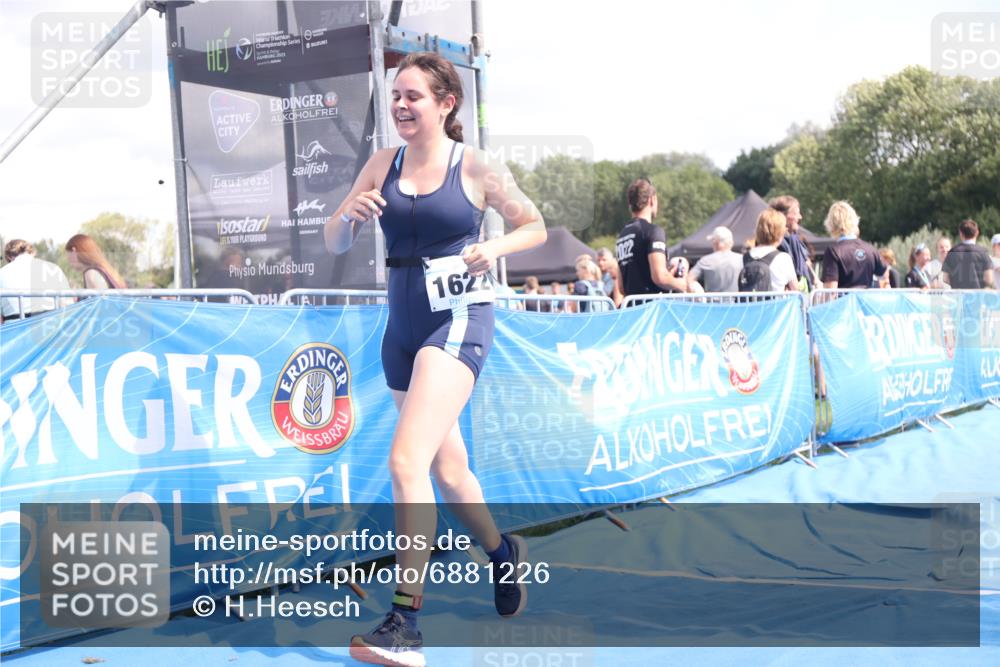 25.08.2024 - Elbe Triathlon Hamburg H.Heesch http://msf.ph/oto/6881226 25.08.2024 12:29:16 Ziel 1622 meine-sportfotos.de