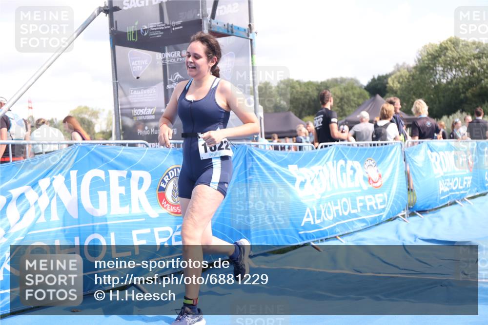 25.08.2024 - Elbe Triathlon Hamburg H.Heesch http://msf.ph/oto/6881229 25.08.2024 12:29:16 Ziel 1622 meine-sportfotos.de