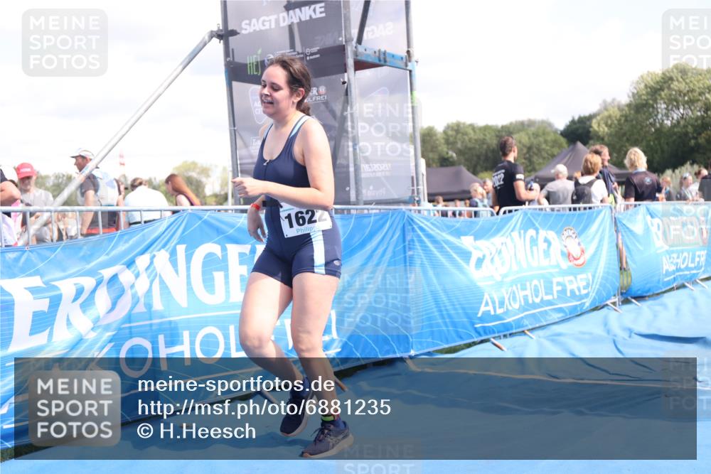 25.08.2024 - Elbe Triathlon Hamburg H.Heesch http://msf.ph/oto/6881235 25.08.2024 12:29:17 Ziel 1622 meine-sportfotos.de