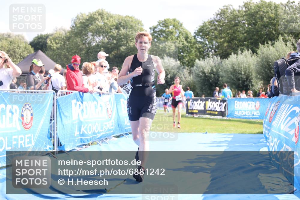 25.08.2024 - Elbe Triathlon Hamburg H.Heesch http://msf.ph/oto/6881242 25.08.2024 11:56:27 Ziel 1514, 1546, 1556 meine-sportfotos.de