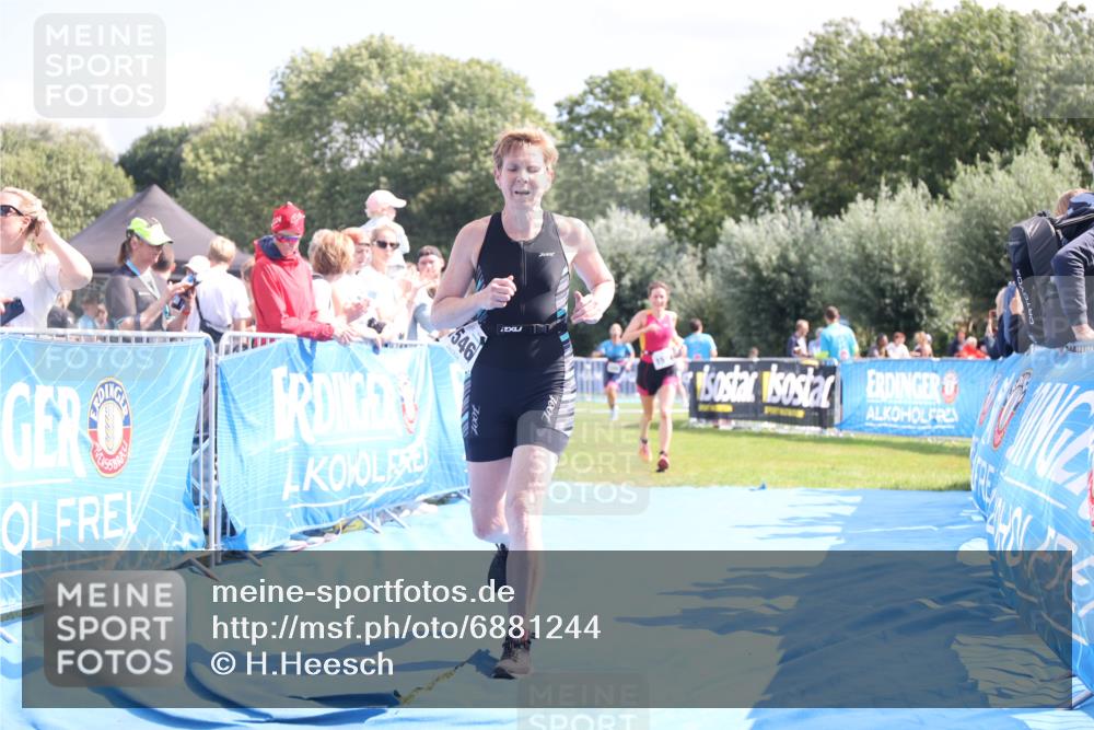25.08.2024 - Elbe Triathlon Hamburg H.Heesch http://msf.ph/oto/6881244 25.08.2024 11:56:27 Ziel 1514, 1546, 1556 meine-sportfotos.de